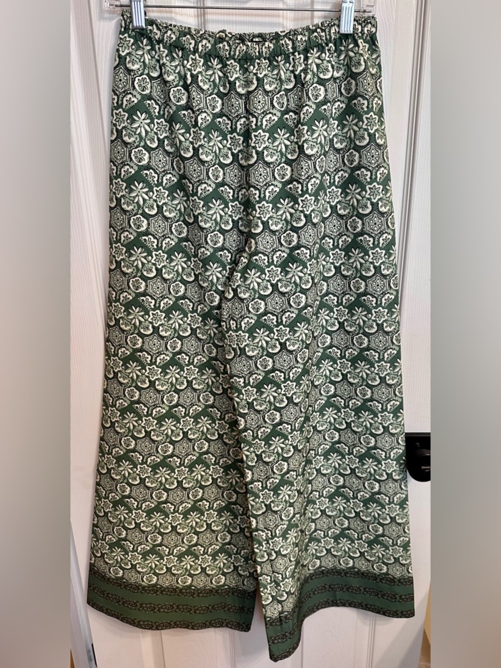 Tuckernuck Green and White Patterned Wide Legged Pants Size S NEW
